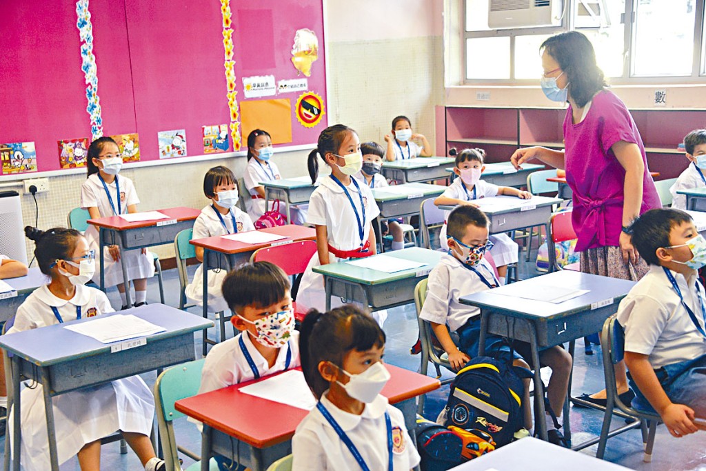 現時全港約有八成公營小學，已實施小班教學。