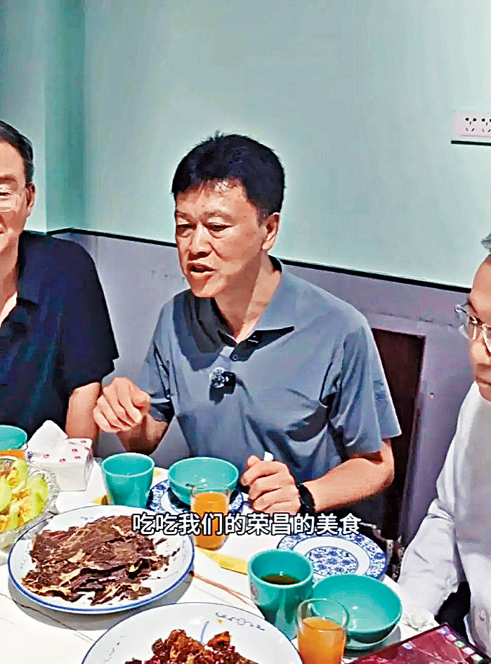 榮昌區委書記高洪波帶頭請客。