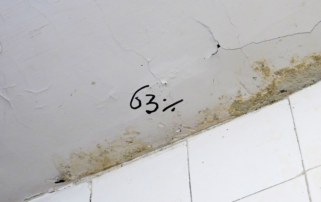 聯辦處去年接獲47,299宗樓宇滲水投訴個案。資料圖片 聯辦處去年接獲47,299宗樓宇滲水投訴個案。資料圖片
