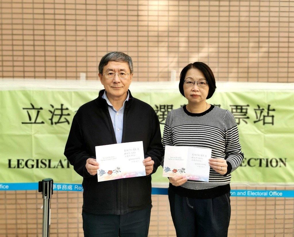 旅遊事務專員張馮泳萍前往投票。卓永興FB圖片