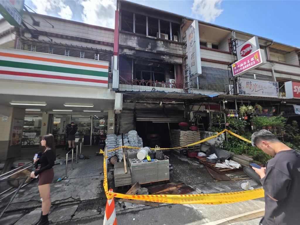 台宜蘭五金舖大火,一家六口四死亡。中時 台宜蘭五金舖大火,一家六口四死亡。中時