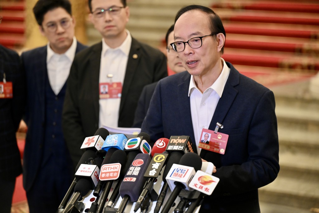 馬逢國透露,已準備五、六項建議,其中一項重點是推動追封為國家建設或保衛香港而犧牲捐軀的人士。 馬逢國透露,已準備五、六項建議,其中一項重點是推動追封為國家建設或保衛香港而犧牲捐軀的人士。