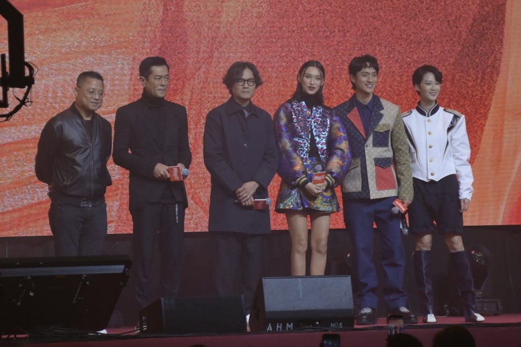 一眾演員如古天樂(左二起)、林家棟、王丹妮、劉俊謙及廖子妤上台。