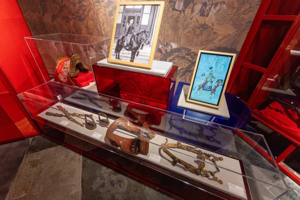 「馭.鑒——中法馬主題文化展」將展出法國尚蒂伊莊園60多件珍貴藏品,並薈萃內地多家文博機構的相關館藏,共計200多件文物及藝術品。 「馭.鑒——中法馬主題文化展」將展出法國尚蒂伊莊園60多件珍貴藏品,並薈萃內地多家文博機構的相關館藏,共計200多件文物及藝術品。