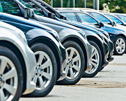 ■中國將向汽車、大豆等逾六百種產品徵收百分之二十五關稅。