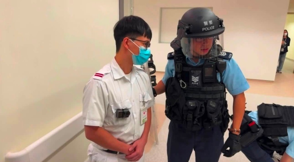演習測試醫護人員和醫院保安的臨場反應以及與警方之協作。FB:香港警察 演習測試醫護人員和醫院保安的臨場反應以及與警方之協作。FB:香港警察