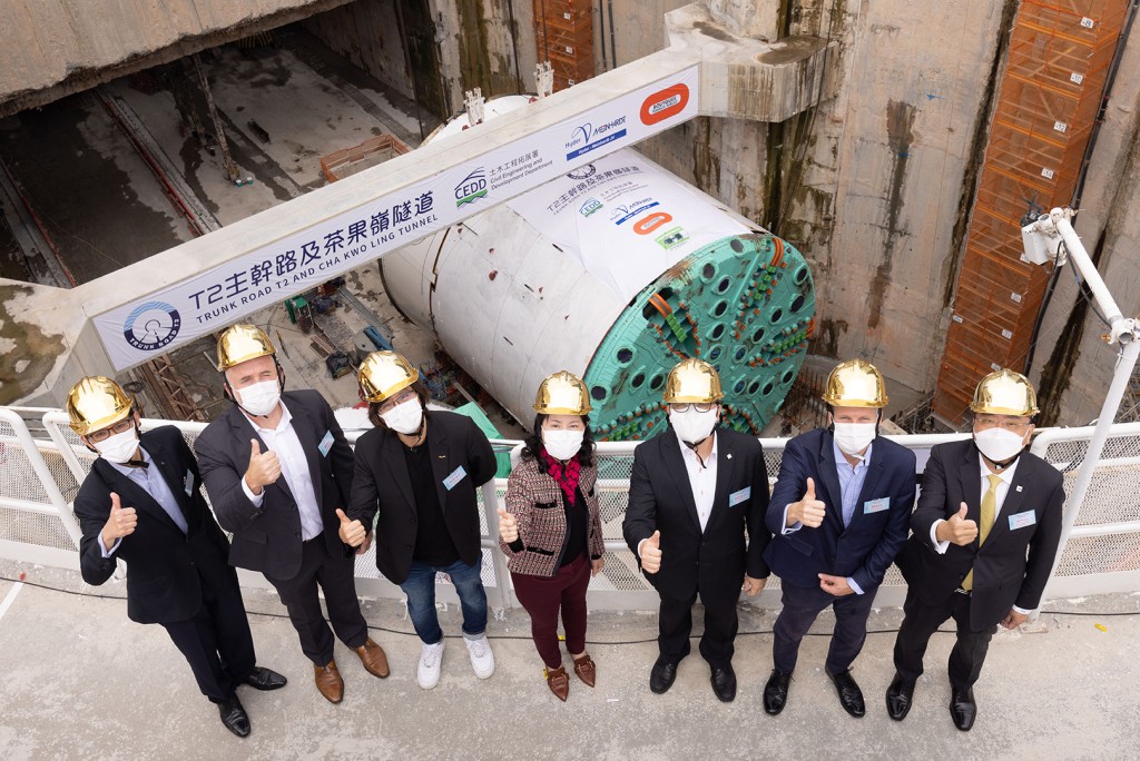陳美寶在2021年時,見證龐大隧道鑽挖機(TBM)「Victoria」(維多利亞)與「Rhea」(瑞亞)的啟動。陳美寶網誌 陳美寶在2021年時,見證龐大隧道鑽挖機(TBM)「Victoria」(維多利亞)與「Rhea」(瑞亞)的啟動。陳美寶網誌
