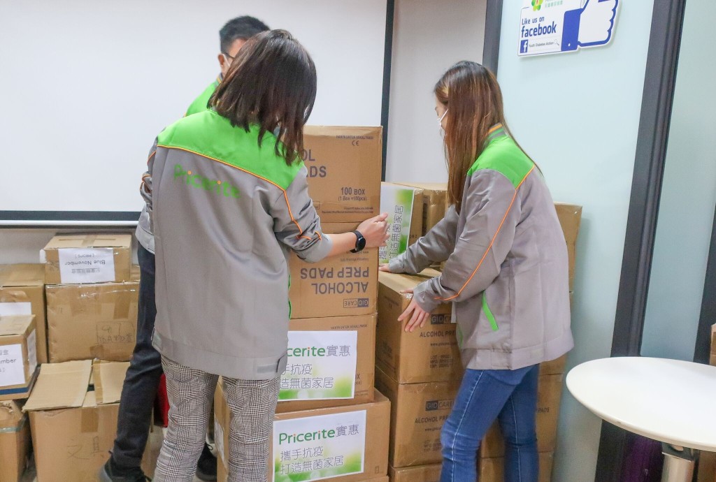 實惠向長者、基層家庭及糖尿病病童等送上抗疫物資。 實惠提供