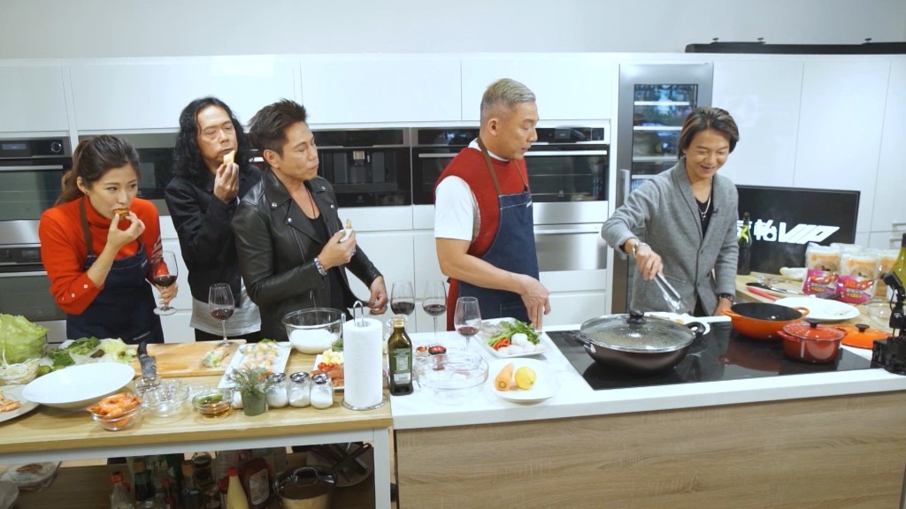 除了有兩位主持下廚外,吳國敬都大顯身手。