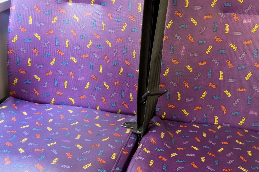 強制佩帶安全帶法例擴至巴士等商用車。汪旭峰攝