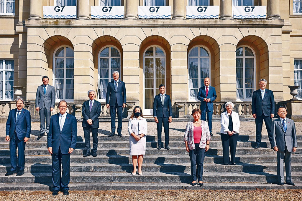 ■G7財長與世界銀行、國際貨幣基金會等國際財金機構首長，昨雲集倫敦蘭開斯特府，來個大合照。