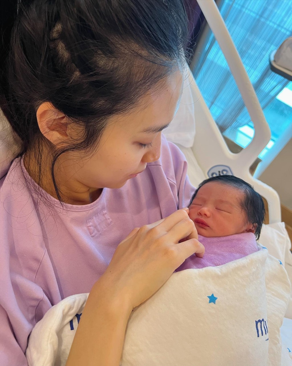 曾淑雅11月15日在社交网宣布诞下儿子。