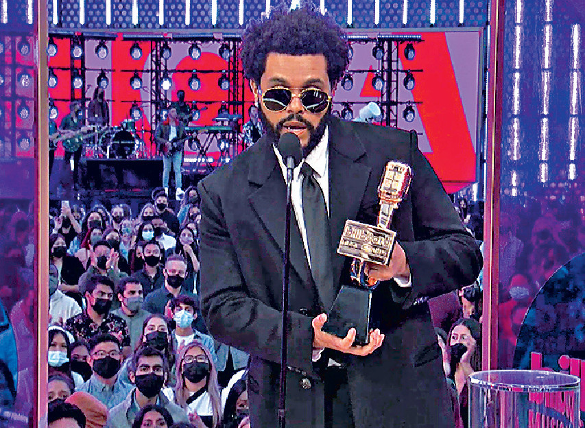 ■The Weeknd掃走10獎,並摘下大獎最佳歌手。