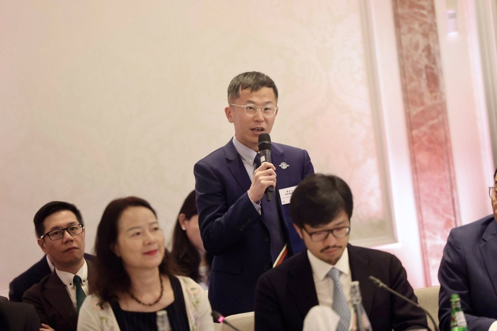 代表團成員出席卡塔爾商人協會圓桌會議,與當地私營企業代表會面。 代表團成員出席卡塔爾商人協會圓桌會議,與當地私營企業代表會面。
