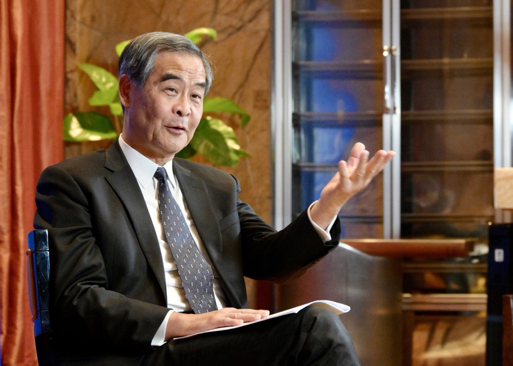 前特首梁振英指，自己在外地乘車都會自覺戴上安全帶。資料圖片