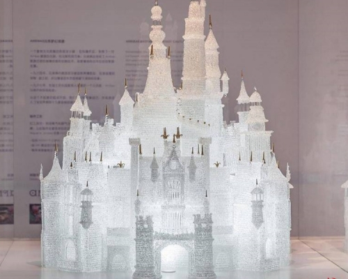 「梦幻玻璃城堡」。网图
