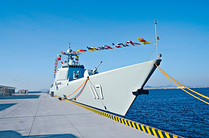 ■國產新型導彈驅逐艦「西寧號」。