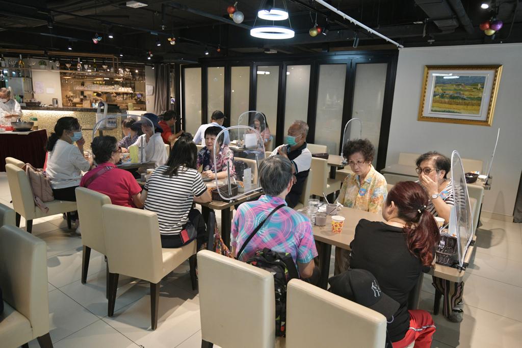 本地遊在「疫苗氣泡」下復辦。