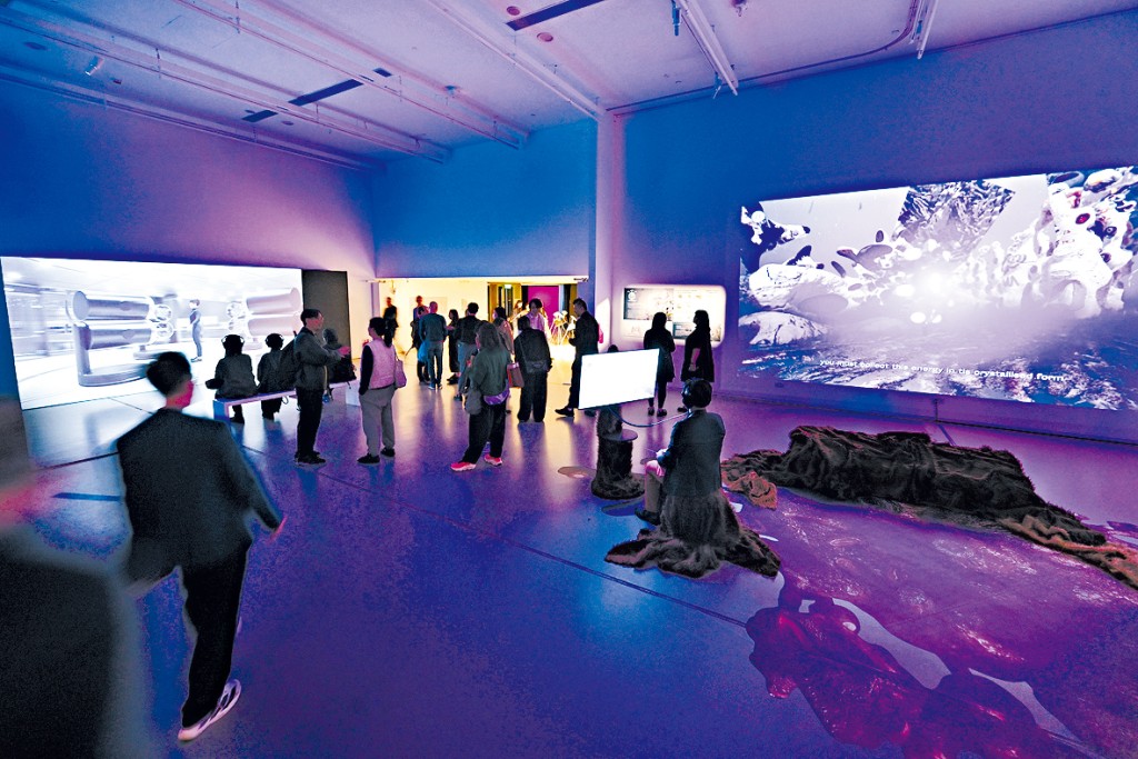 HKDI「多元未来—Ars Electronica x HKDI电子艺术展」现于HKDI Gallery免费展出至2026年4月6日，欢迎公众参观。