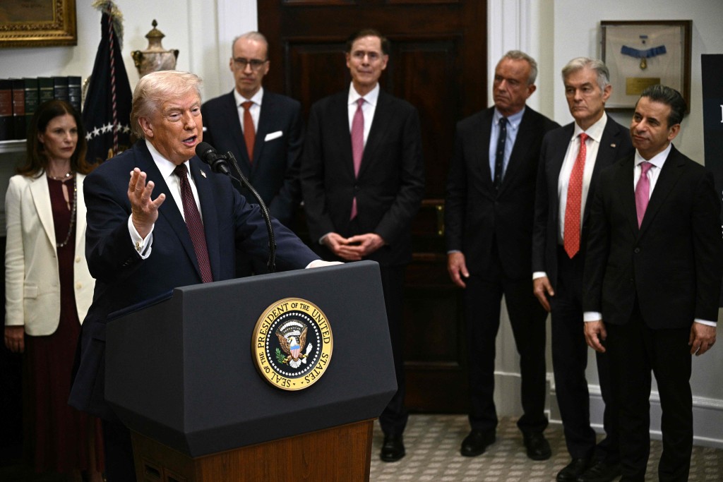 特朗普再與9家藥廠達成協議，宣布美國相關藥物降價。法新社