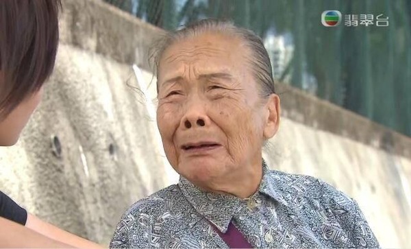 今年94歲的許碧姬曾是無綫「御用婆婆」,演出過多部劇集,不過大多只是得幾句對白的跑龍套角色。 今年94歲的許碧姬曾是無綫「御用婆婆」,演出過多部劇集,不過大多只是得幾句對白的跑龍套角色。