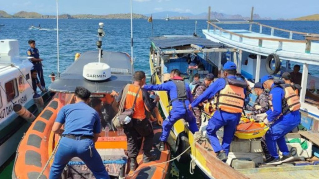 該名中國女遊客拍照時疑遭強流捲走溺斃。《都市快報》