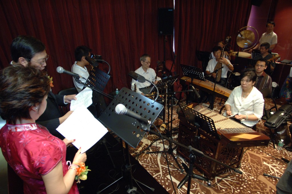 粤曲歌坛除了驻唱者，还少不得乐师演奏。
