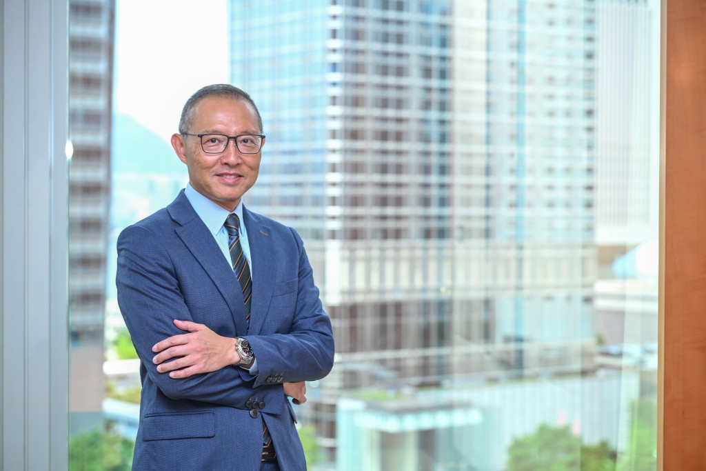 長實營業部首席經理郭子威指,今輪樓市回升與過往投機主導的行情不同,主要由真實居住需求、經濟基本面及政策支持三重因素驅動。 長實營業部首席經理郭子威指,今輪樓市回升與過往投機主導的行情不同,主要由真實居住需求、經濟基本面及政策支持三重因素驅動。