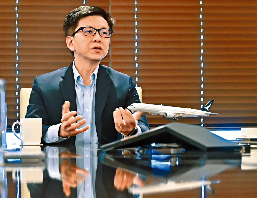 國泰航空集團行政總裁林紹波表示，去年國泰一手重建，一手投資。