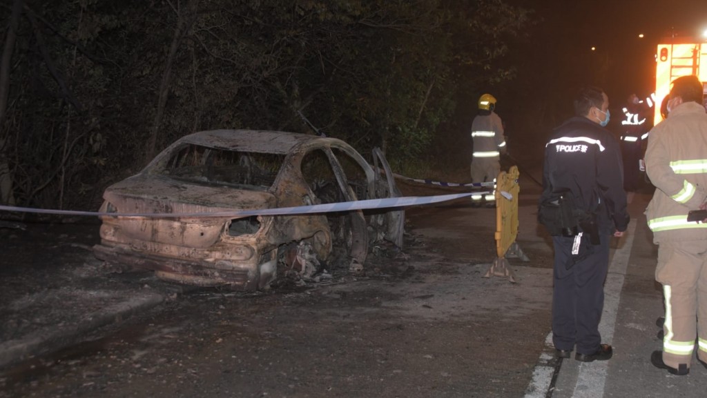 梅子林車輛嚴重焚毀。