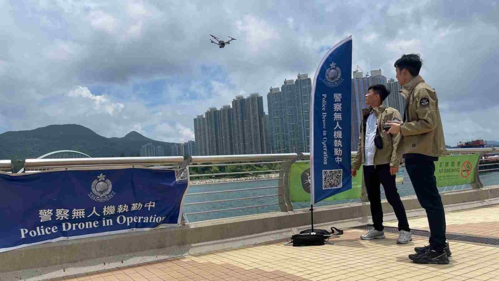 將軍澳警區出動無人機反罪惡 拘兩男包括通緝犯 4人涉單車違例被票控。警方圖片