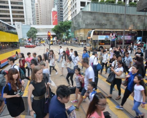 在去年5月至6月,男性僱員的每小時工資中位數為73.5元,女性僱員則為58.5元。