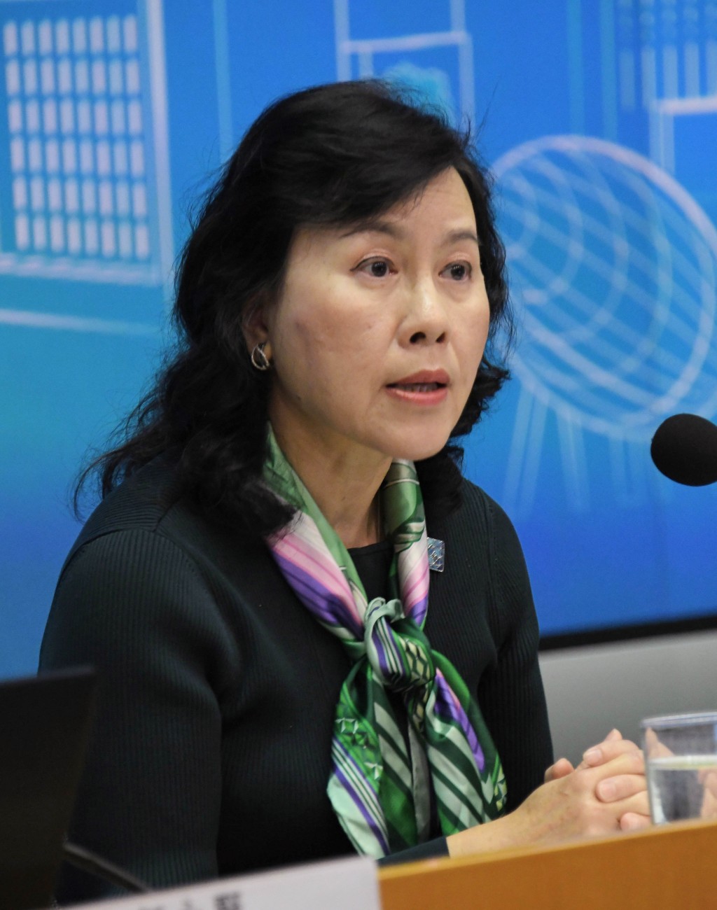 運物局局長陳美寶透露,將與廣東海事局就「港艇北上」及「粵艇南下」簽定具體工作安排。 運物局局長陳美寶透露,將與廣東海事局就「港艇北上」及「粵艇南下」簽定具體工作安排。