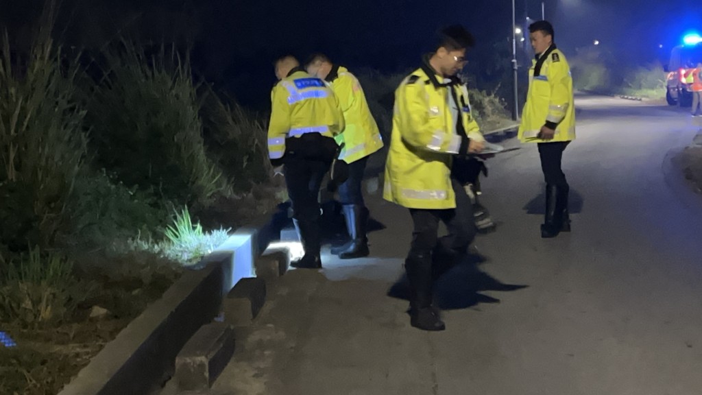 警員調查意外成因。蔡楚輝攝