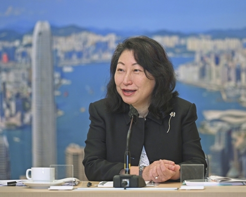 鄭若驊出席粵港澳大灣區調解工作委員會牌儀式。資料圖片