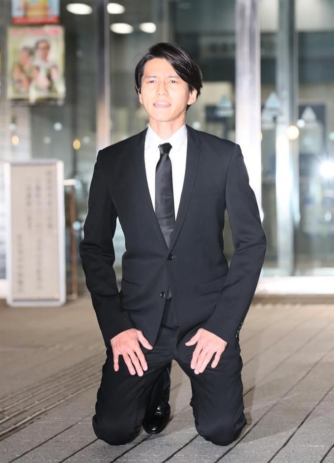 田口淳之介早前曾向公眾下跪致歉。網圖