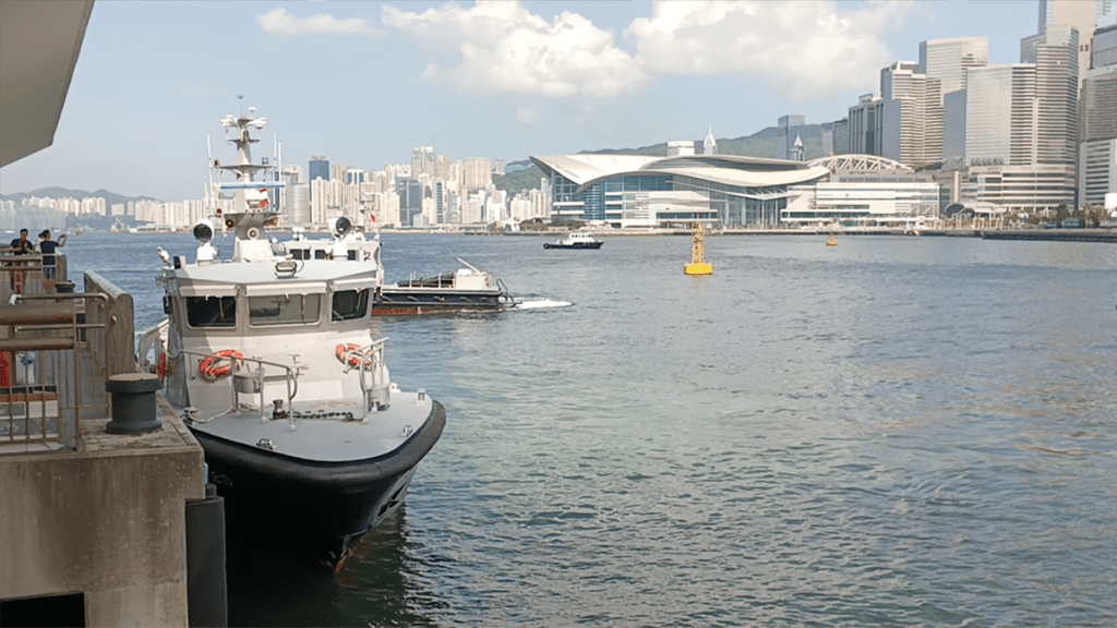 中環碼頭男子海面載浮載沉 送院搶救後不治