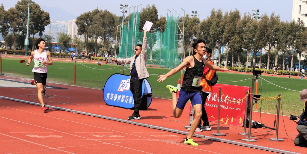 九龍華仁的周凱揚破男甲1500米大會紀錄。 本報記者攝