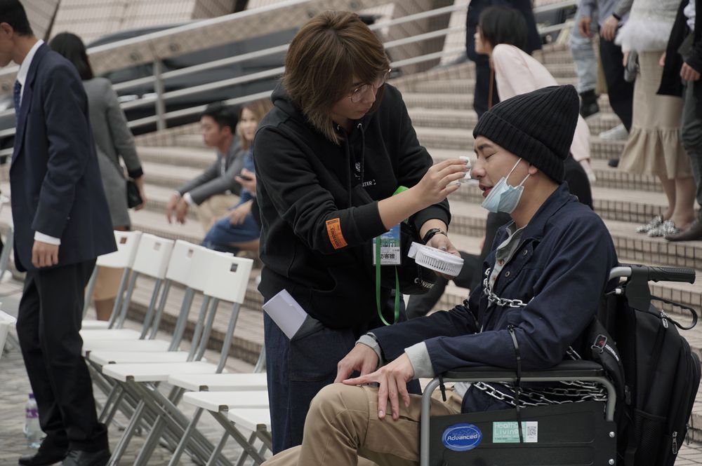 除了放飯，Bosco所有事都在輪椅上處理。