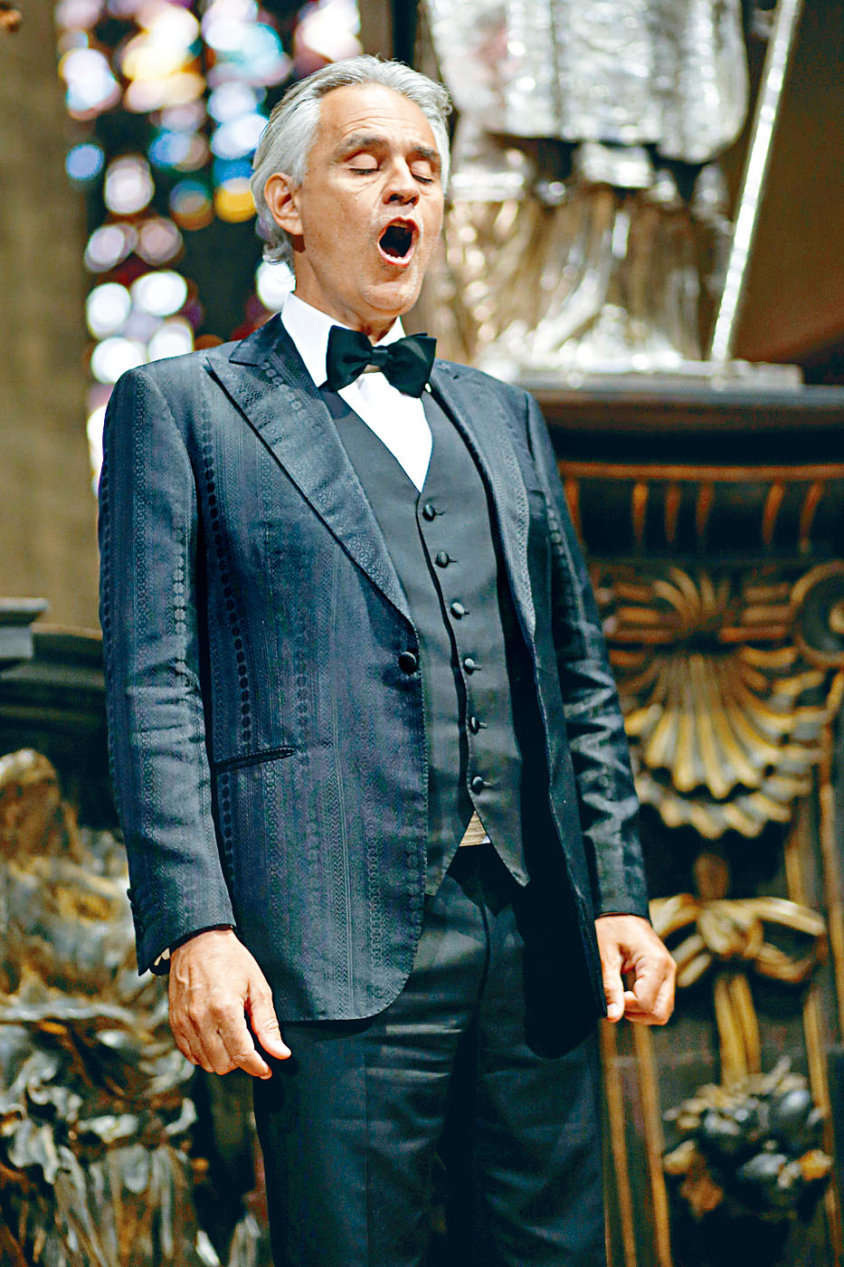 Andrea Bocelli昨现身医院捐血浆时自爆3月时曾患上新冠肺炎。