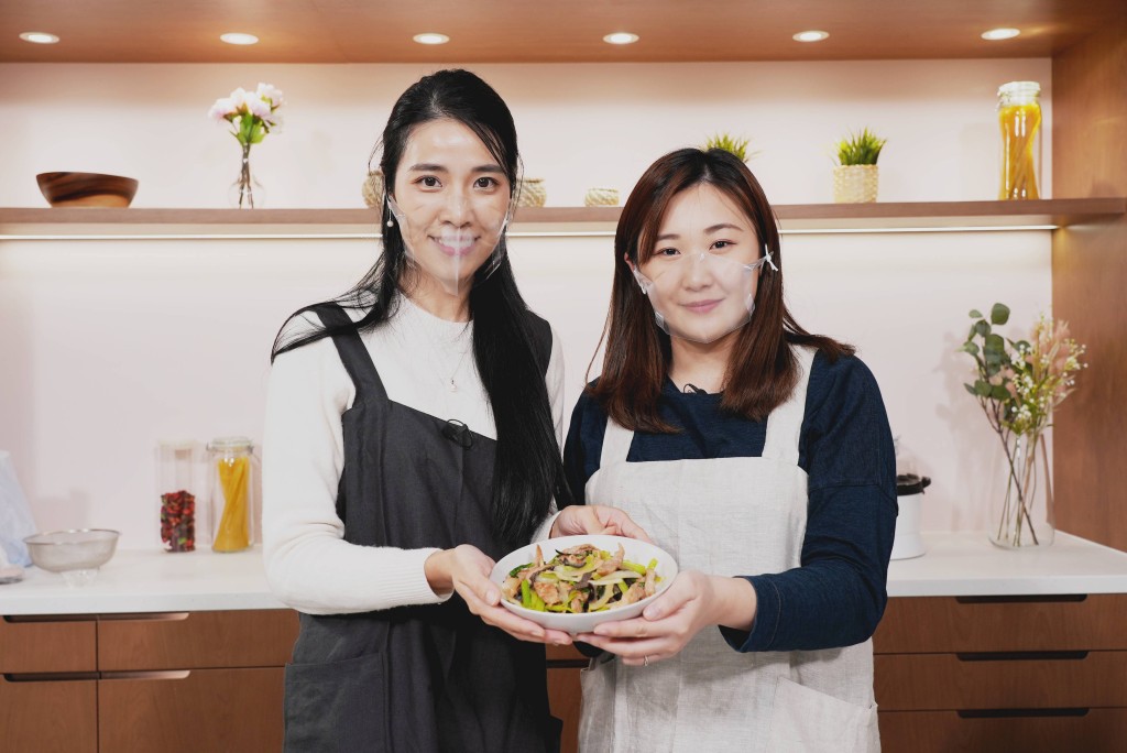 註冊中醫何慧欣(左)、主持Ricca(右) 註冊中醫何慧欣(左)、主持Ricca(右)