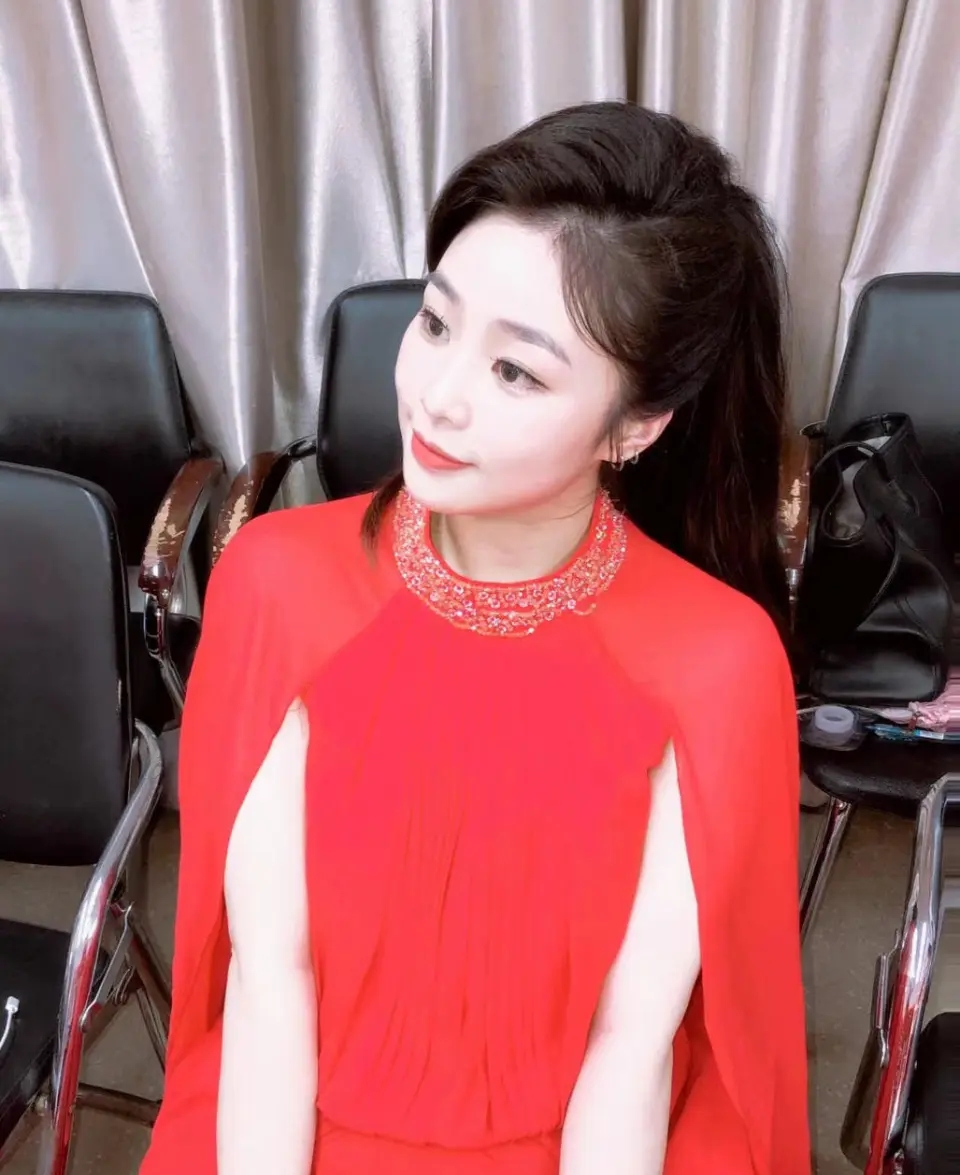 來自貴州的周和瑤。是揚州大學音樂學院的學生。