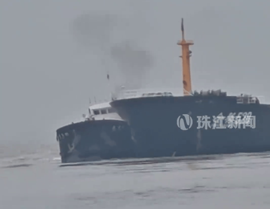 江苏南通长江水域2船相撞一刻。 珠江新闻