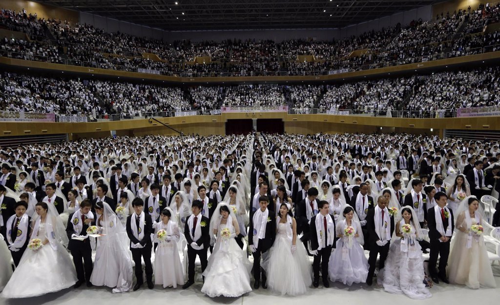 在南韓創立的「統一教」，多次舉行「聯合婚姻」將日本女性銷出去。網上圖片