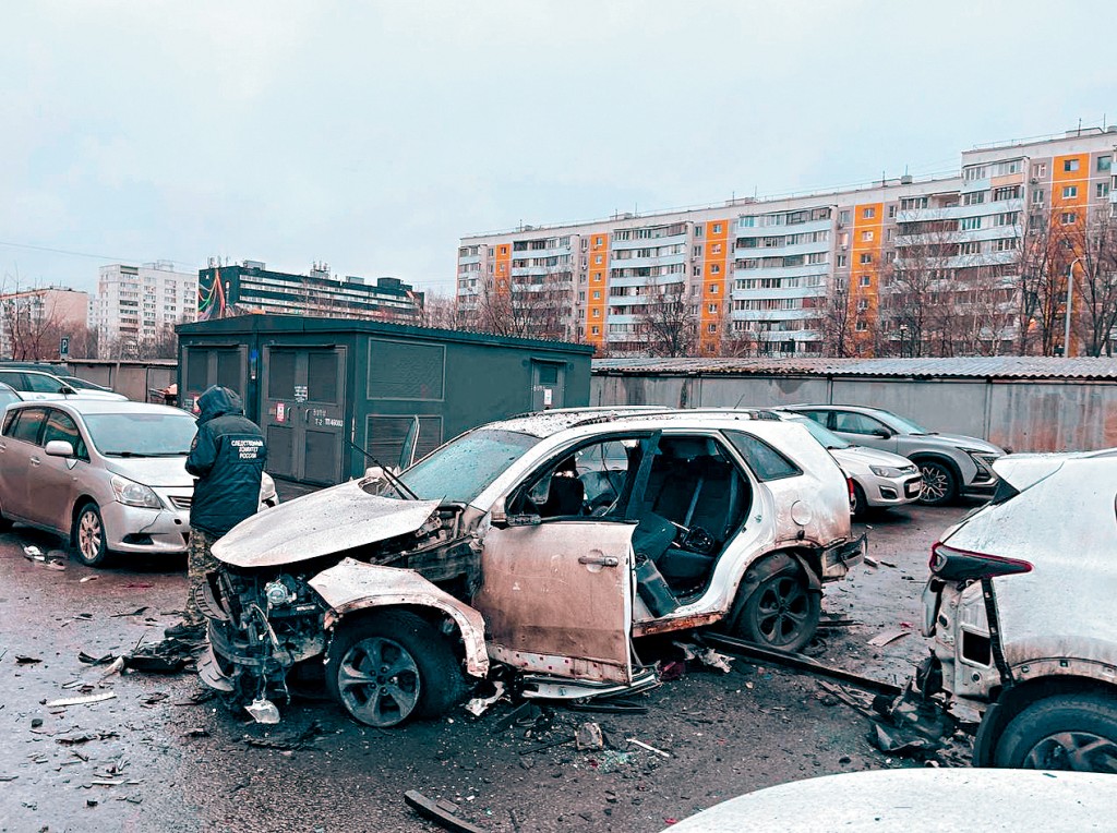 莫斯科南部汽車炸彈爆炸，汽車嚴重損毀。