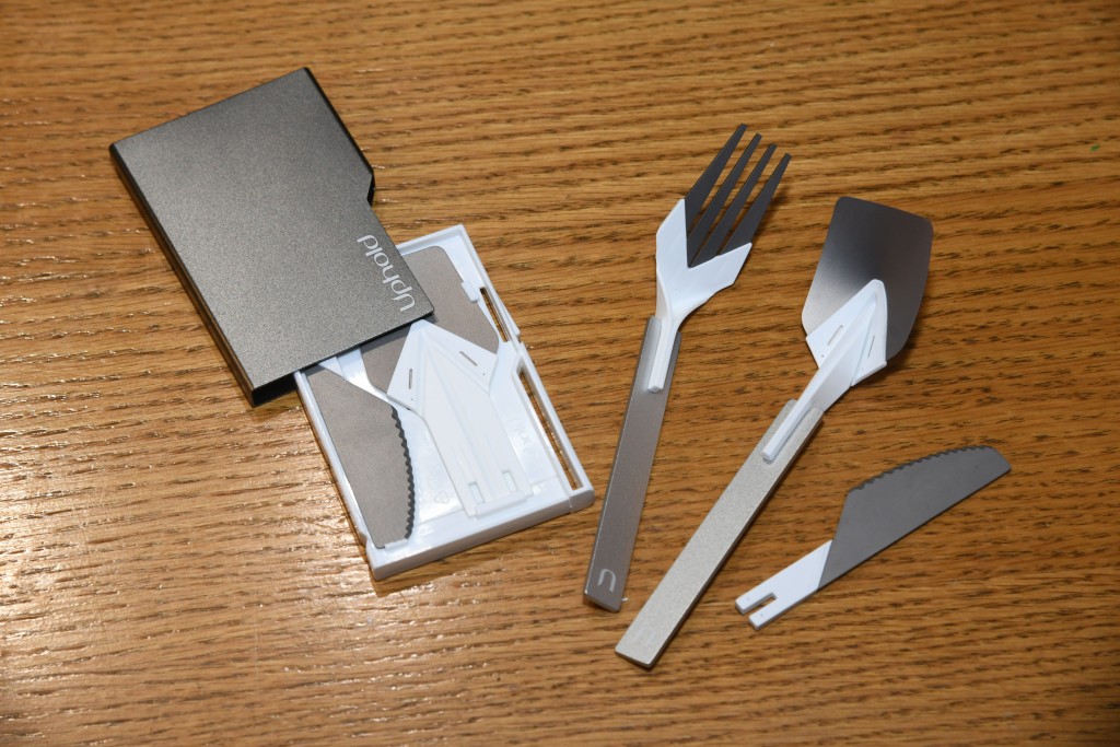 「Uphold隨行餐具」一套重75克，體積輕巧，細小如卡片盒，只售$295，可於Log-on、PMQ等購買。