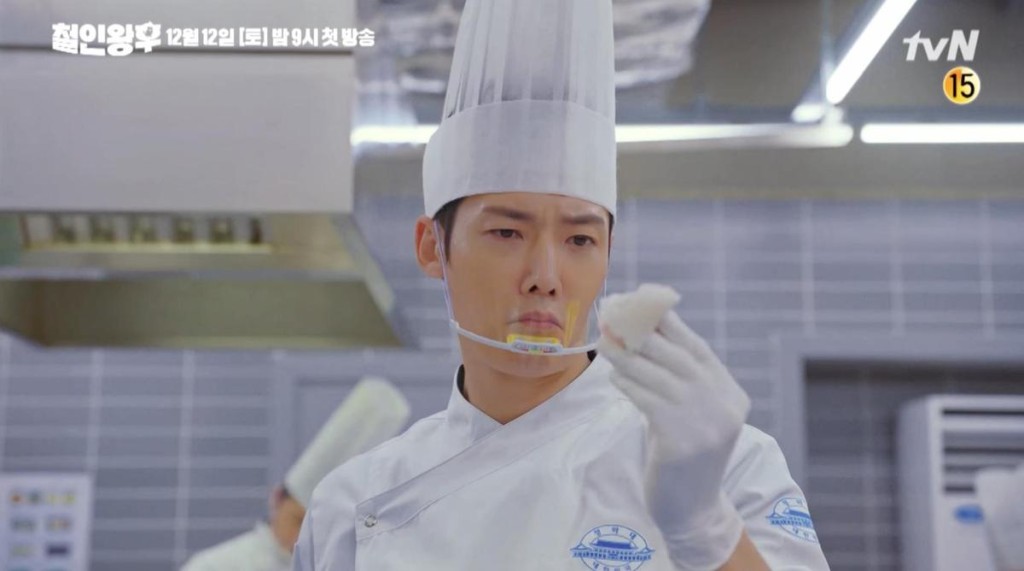 特別出演的崔振赫飾演張奉煥，因意外靈魂穿越到朝鮮王妃的青瓦台主廚。