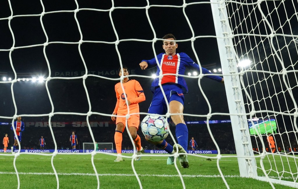 PSG 4：2巴塞。路透社