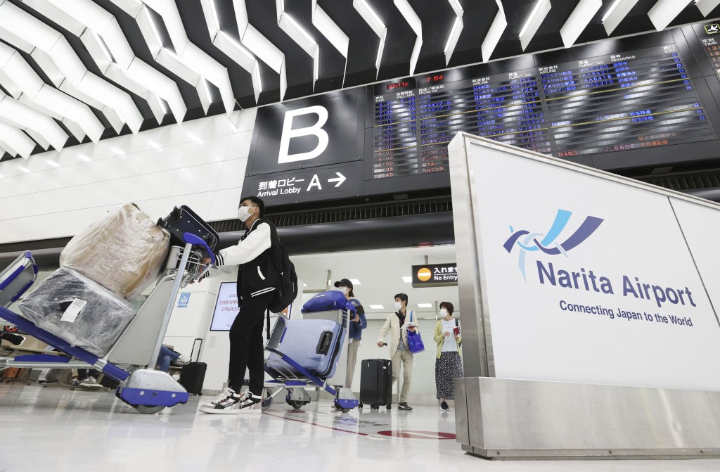 東京成田機場破獲多宗走私黃金的案件。美聯社