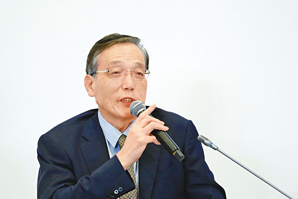 刘世锦认为要尽快摆脱低增长。